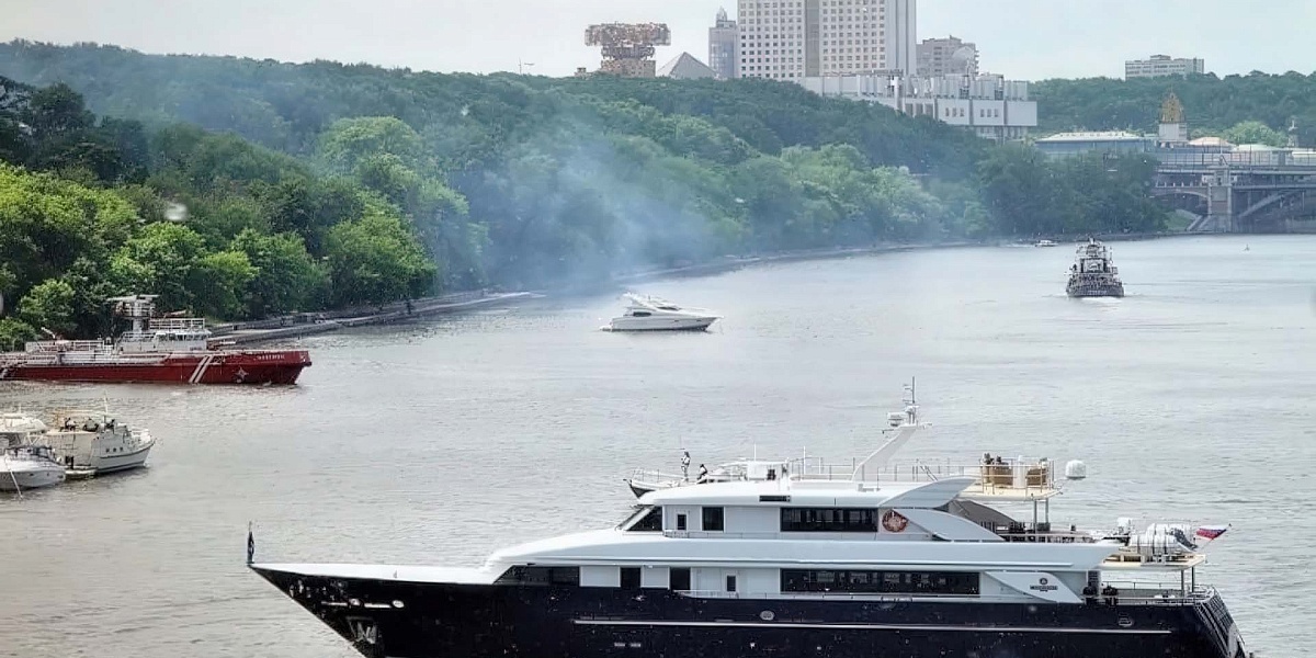 Аренда мега яхты Новая Звезда в Москве и Подмосковье